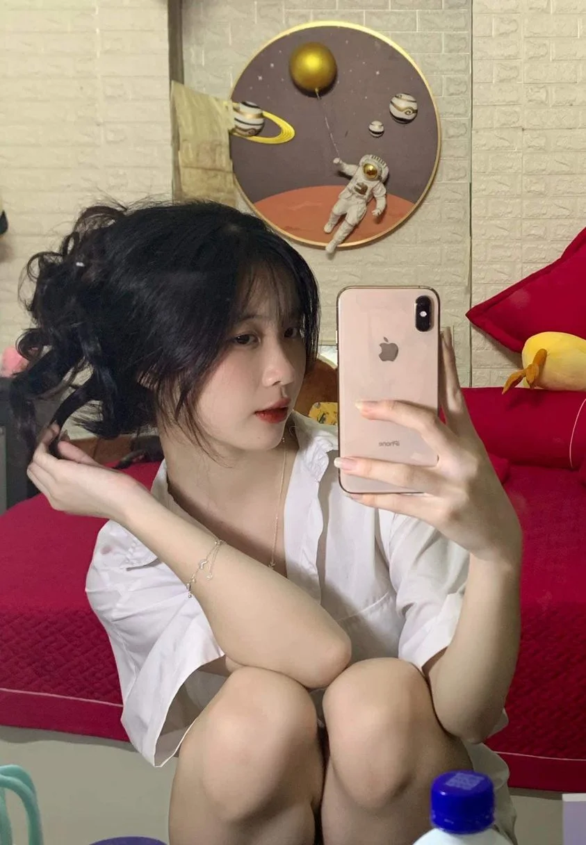 Ảnh gái k8 tóc ngắn toát lên vẻ đẹp hiện đại và đầy phong cách. Ảnh gái k8 tóc ngắn toát lên vẻ đẹp hiện đại và đầy phong cách.