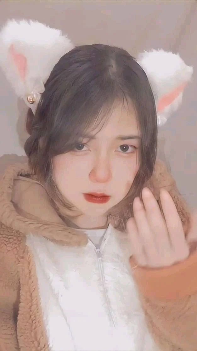 Vẻ đẹp trẻ trung trong ảnh gái k8 tóc ngắn, dễ thương và cuốn hút. Vẻ đẹp trẻ trung trong ảnh gái k8 tóc ngắn, dễ thương và cuốn hút.