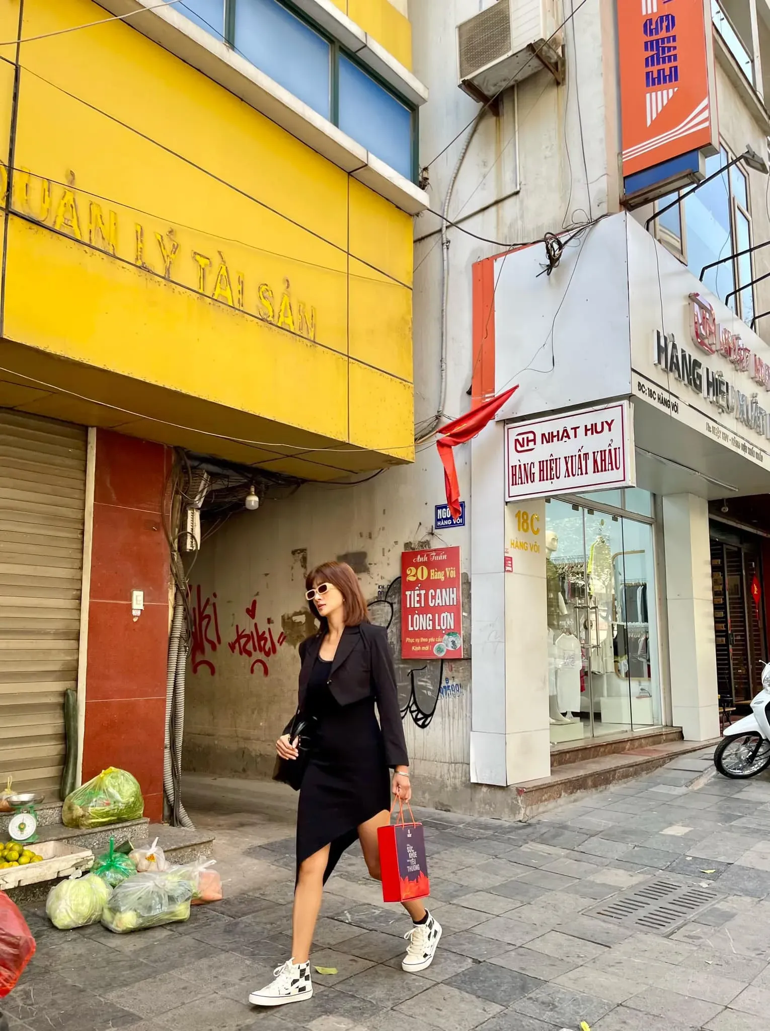 Kim Tuyến tỏa sáng với nụ cười rạng rỡ Kim Tuyến tỏa sáng với nụ cười rạng rỡ