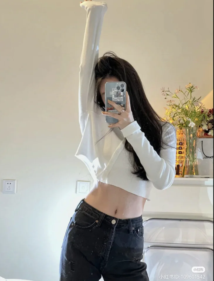 Hình ảnh con gái cute dễ thương che mặt đầy sức hút. Hình ảnh con gái cute dễ thương che mặt đầy sức hút.