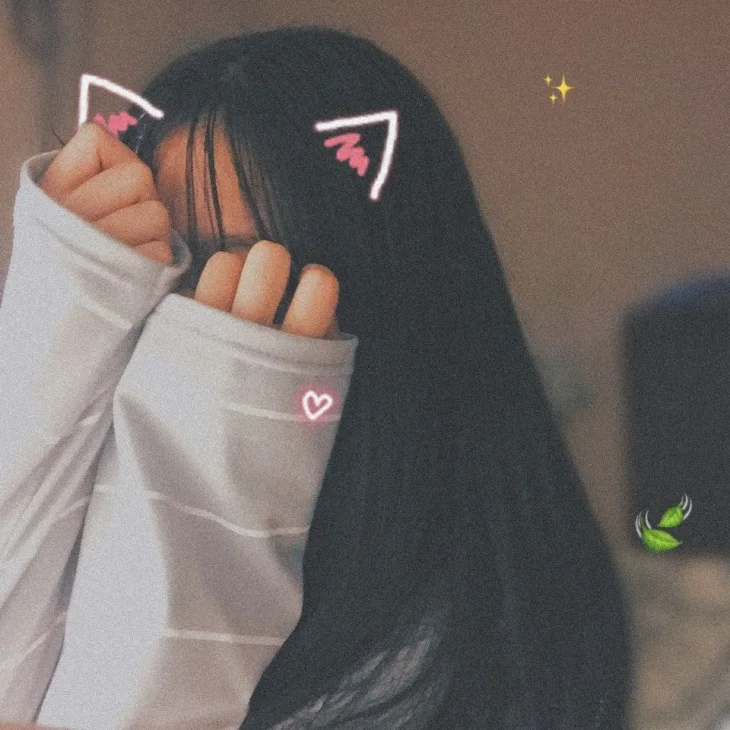 Con gái cute che mặt, vẻ đẹp dịu dàng và ngây thơ. Con gái cute che mặt, vẻ đẹp dịu dàng và ngây thơ.