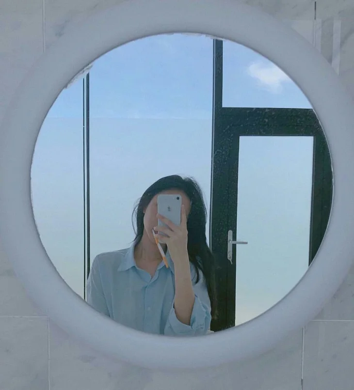 Khám phá hình ảnh con gái cute che mặt phong cách K9. Khám phá hình ảnh con gái cute che mặt phong cách K9.