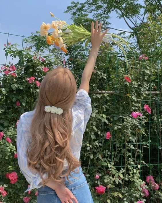 Cô gái cute che mặt k9 - nét đẹp trẻ trung và cuốn hút. Cô gái cute che mặt k9 - nét đẹp trẻ trung và cuốn hút.