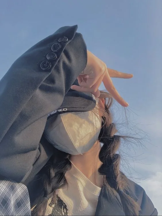 Sự dễ thương qua hình ảnh con gái cute che mặt k9. Sự dễ thương qua hình ảnh con gái cute che mặt k9.