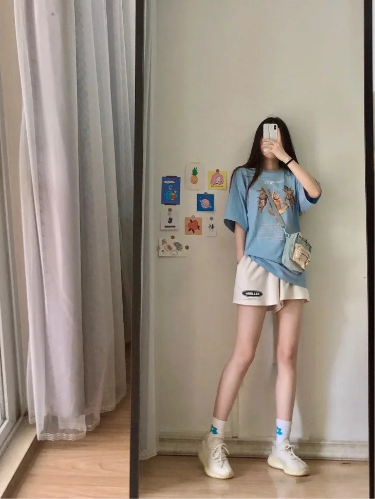 Hình ảnh con gái cute che mặt phong cách k9 đầy thu hút. Hình ảnh con gái cute che mặt phong cách k9 đầy thu hút.