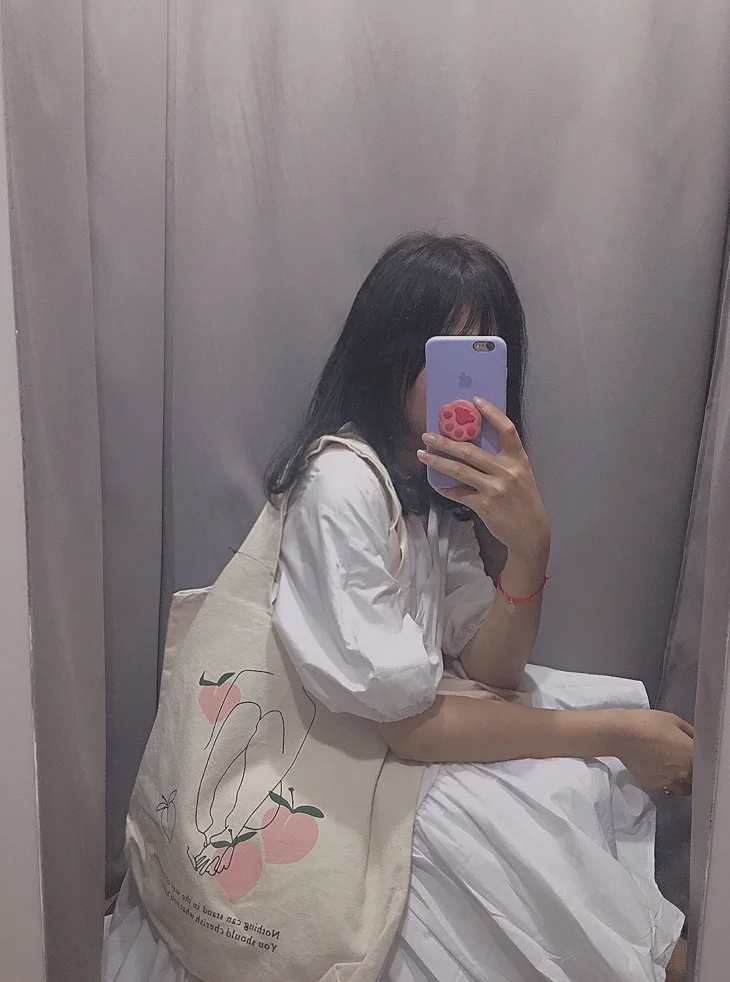 Hình ảnh con gái cute che mặt tóc ngắn đầy năng động. Hình ảnh con gái cute che mặt tóc ngắn đầy năng động.