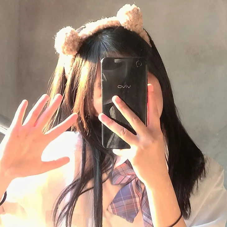 Con gái tóc ngắn cute che mặt - ngọt ngào và cá tính. Con gái tóc ngắn cute che mặt - ngọt ngào và cá tính.