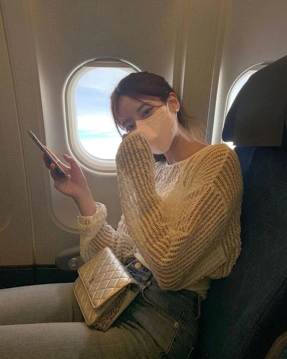 Hình ảnh con gái cute che mặt đầy phong cách và cá tính. Hình ảnh con gái cute che mặt đầy phong cách và cá tính.