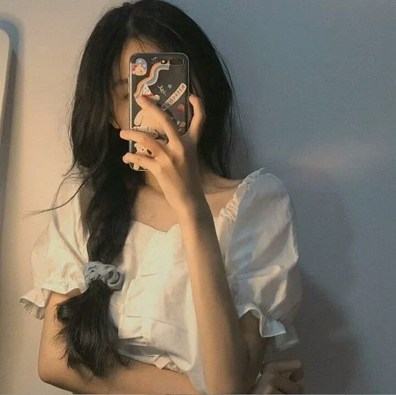 Hình ảnh con gái cute che mặt thu hút mọi ánh nhìn. Hình ảnh con gái cute che mặt thu hút mọi ánh nhìn.