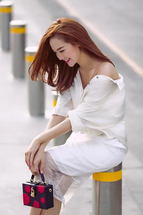 Minh Hằng với phong thái cuốn hút Minh Hằng với phong thái cuốn hút