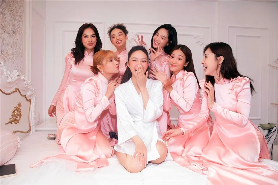 Minh Hằng tràn đầy năng lượng tích cực Minh Hằng tràn đầy năng lượng tích cực