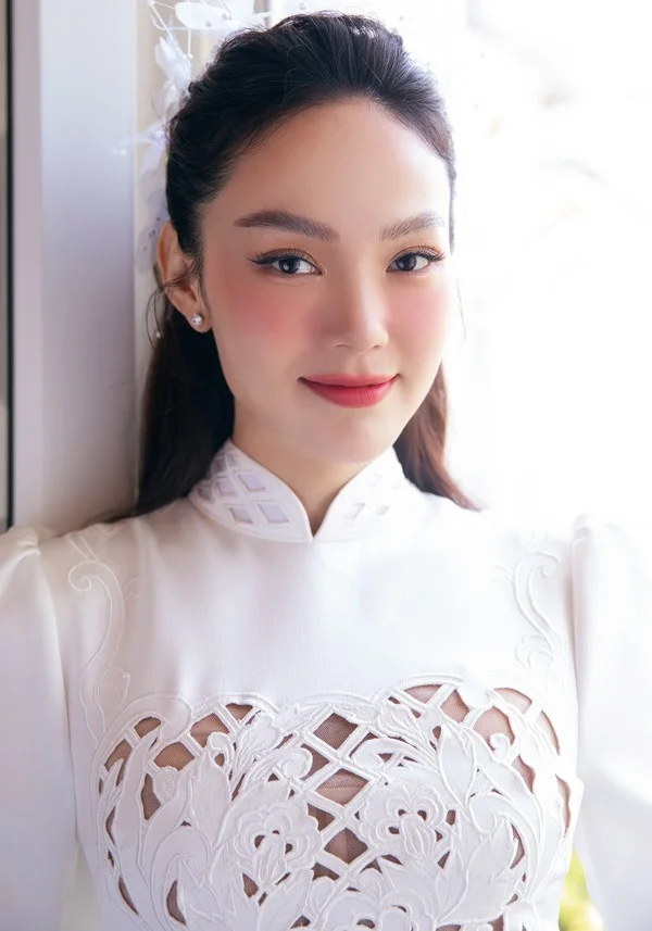 Minh Hằng với nụ cười thân thiện Minh Hằng với nụ cười thân thiện
