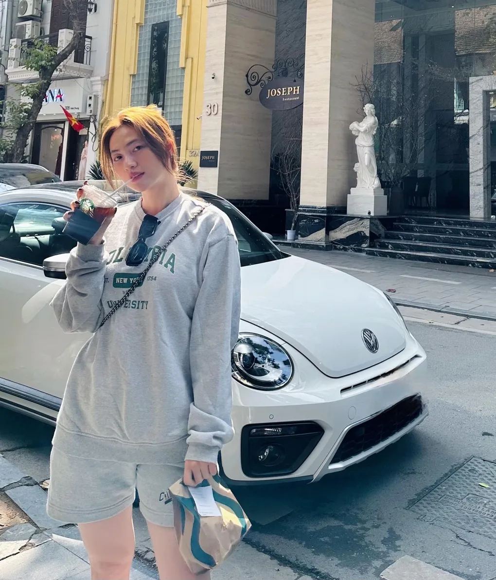 Phương Anh Đào thể hiện thần thái dịu dàng Phương Anh Đào thể hiện thần thái dịu dàng