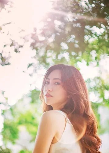 Phương Anh Đào toát lên vẻ đẹp dịu dàng và cuốn hút Phương Anh Đào toát lên vẻ đẹp dịu dàng và cuốn hút