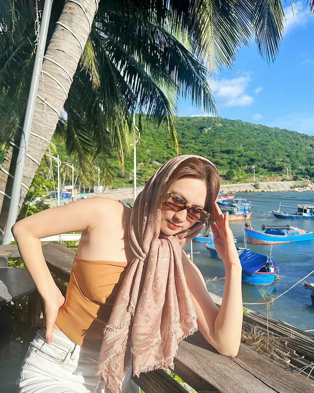 Phương Anh Đào tạo sự ấm áp qua nụ cười Phương Anh Đào tạo sự ấm áp qua nụ cười