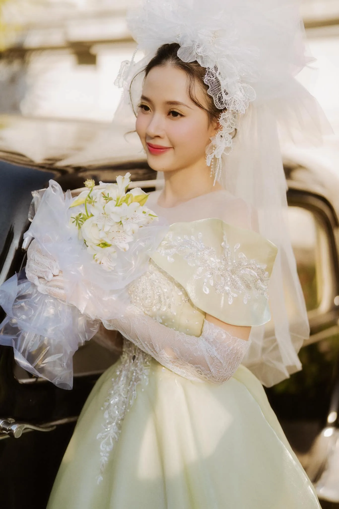 Midu mang đến sự cuốn hút tự nhiên qua ánh mắt Midu mang đến sự cuốn hút tự nhiên qua ánh mắt