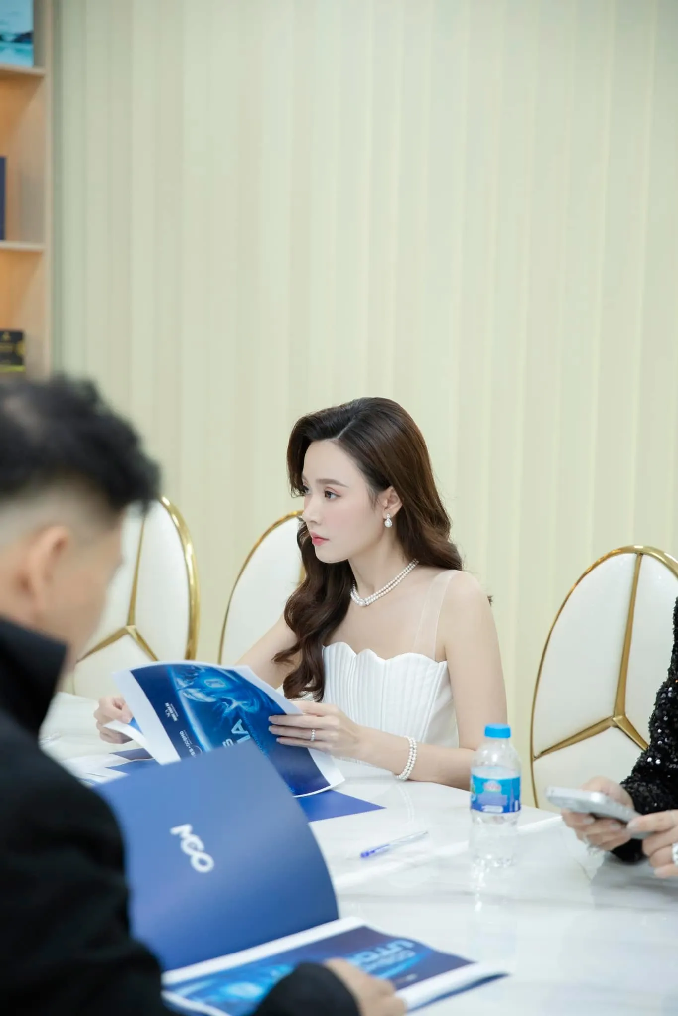 Midu lôi cuốn người xem với thần thái tự tin Midu lôi cuốn người xem với thần thái tự tin