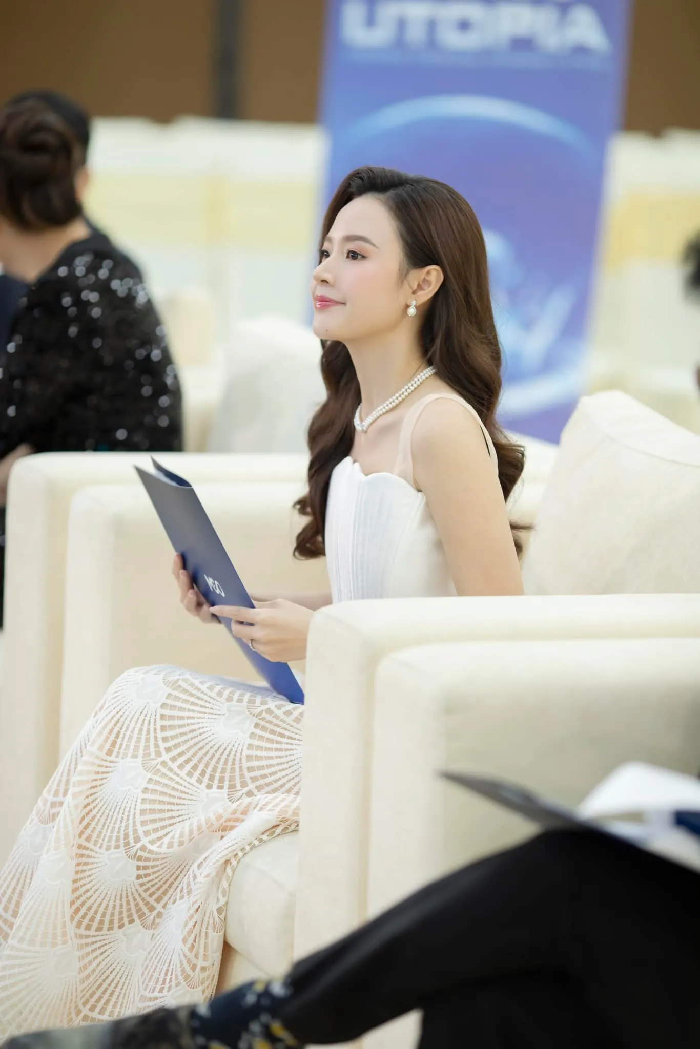Midu nổi bật với vẻ đẹp quyến rũ và tự nhiên Midu nổi bật với vẻ đẹp quyến rũ và tự nhiên
