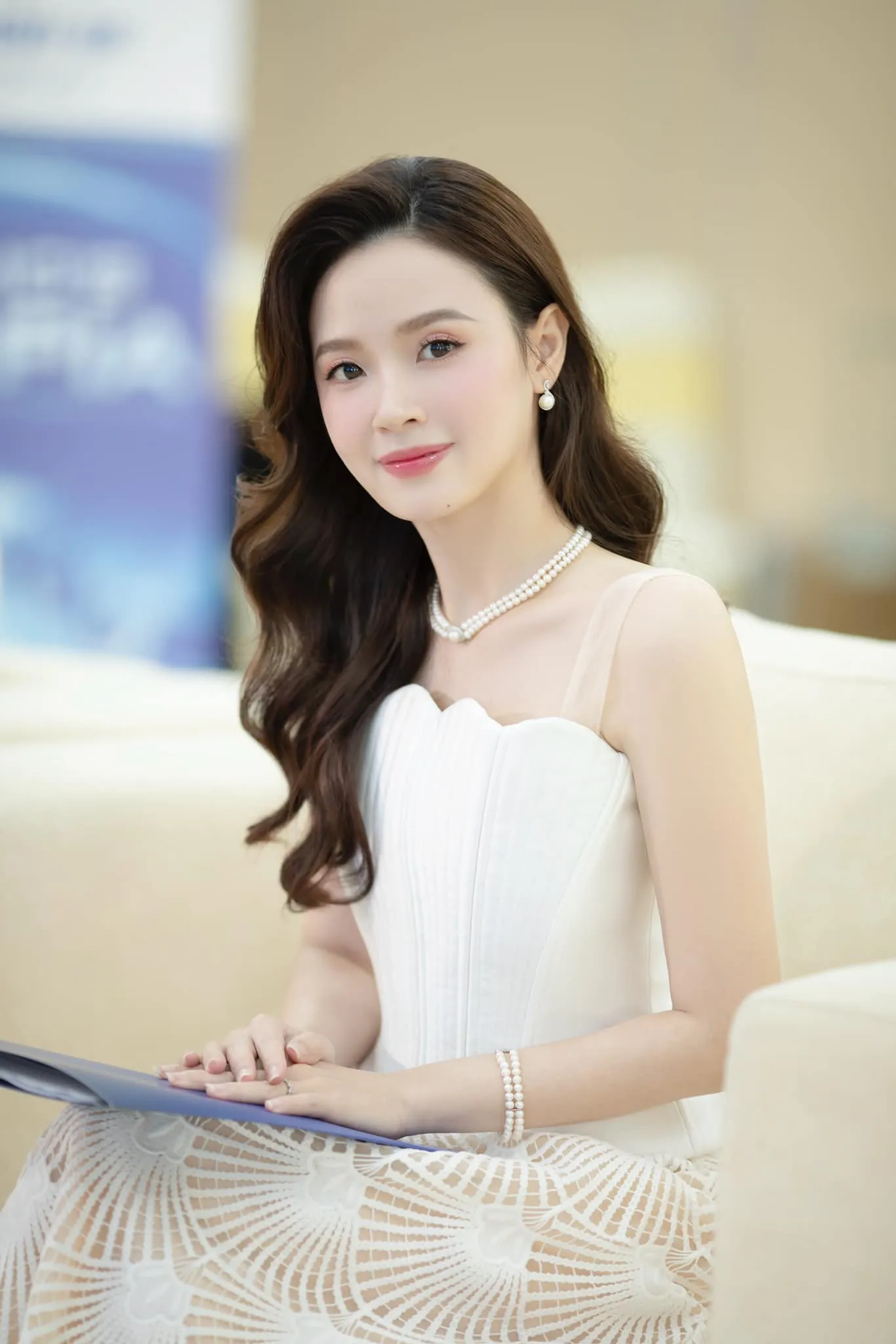 Midu khiến mọi người phải xao xuyến với vẻ đẹp thanh thoát Midu khiến mọi người phải xao xuyến với vẻ đẹp thanh thoát
