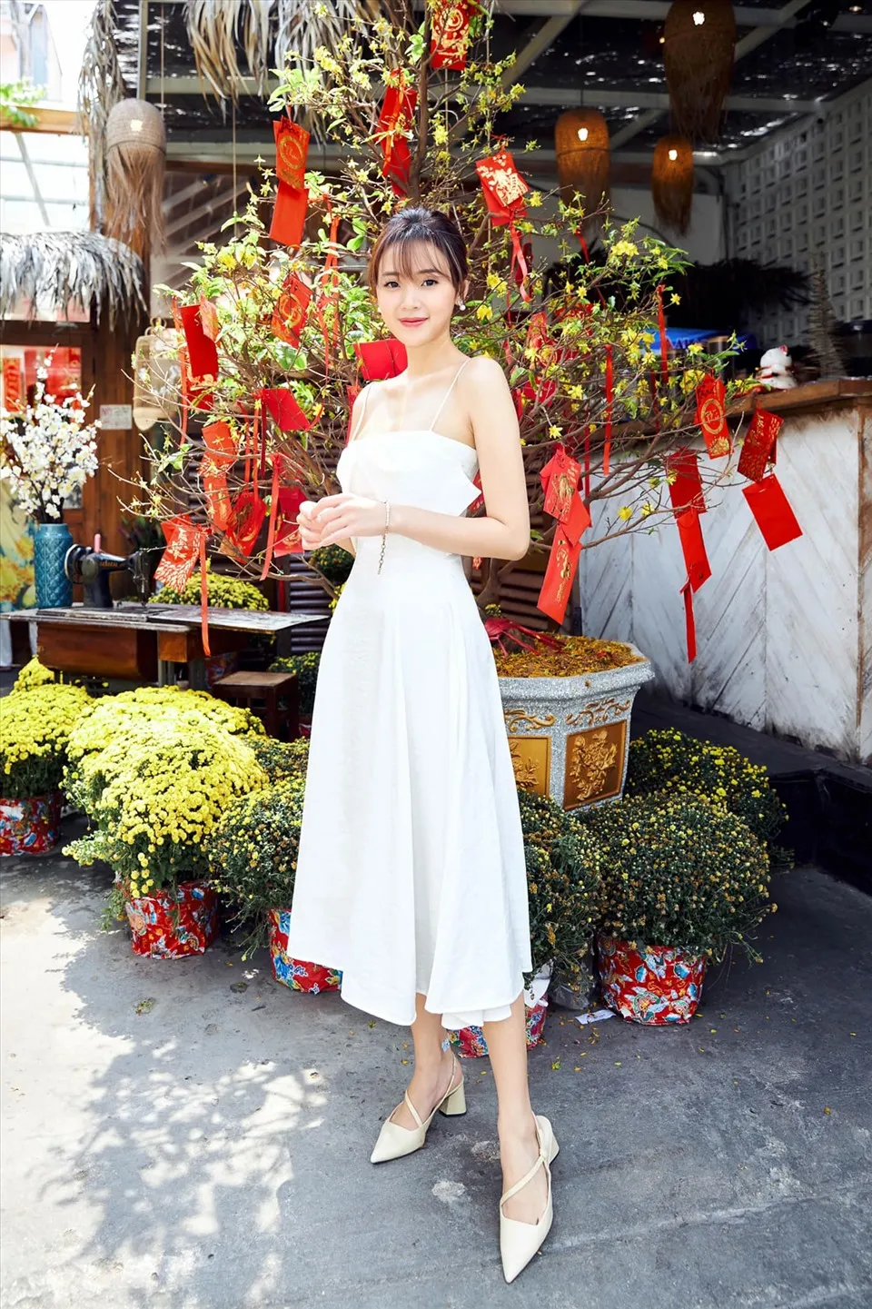 Midu thể hiện nét đẹp dịu dàng và tự nhiên Midu thể hiện nét đẹp dịu dàng và tự nhiên