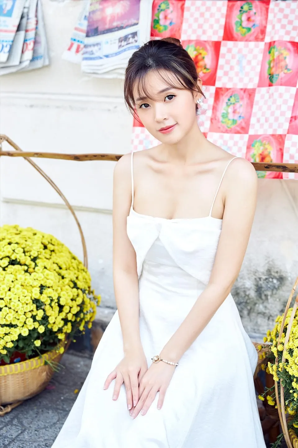 Midu tạo sự thu hút qua thần thái nhẹ nhàng Midu tạo sự thu hút qua thần thái nhẹ nhàng