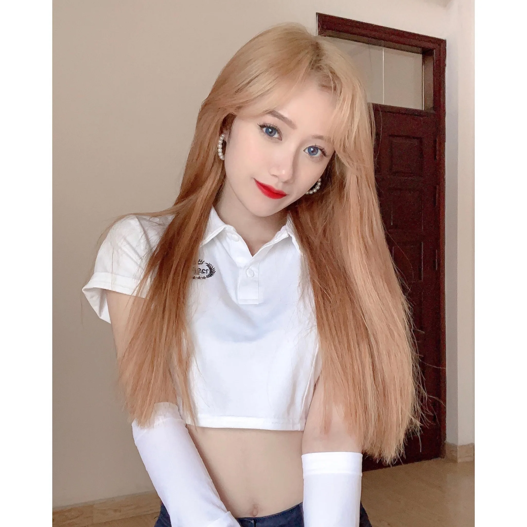 Hot girl Hoa Hanassi thể hiện biểu cảm đặc sắc. Hot girl Hoa Hanassi thể hiện biểu cảm đặc sắc.