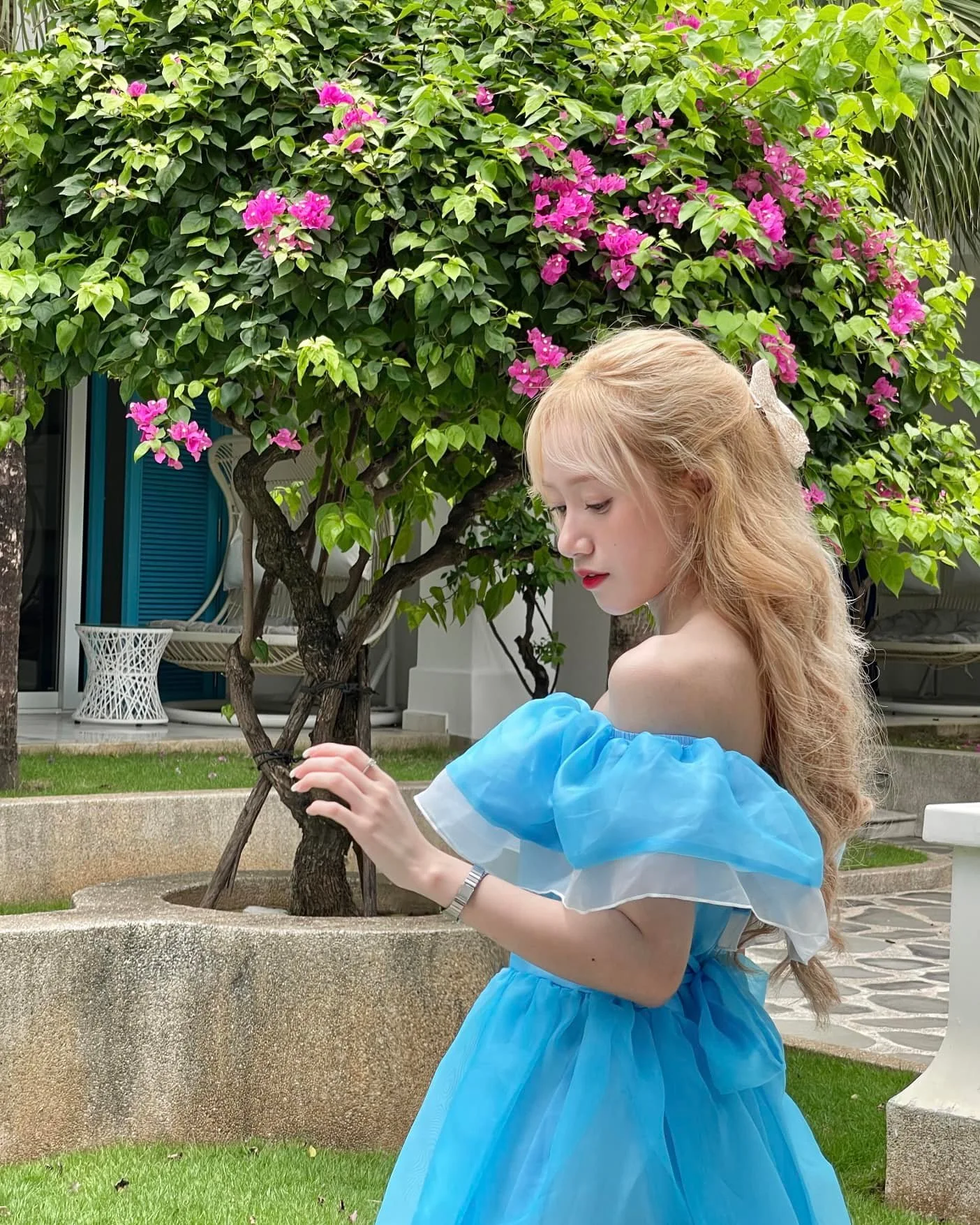 Hot girl Hoa Hanassi trong ảnh ngoài trời. Hot girl Hoa Hanassi trong ảnh ngoài trời.
