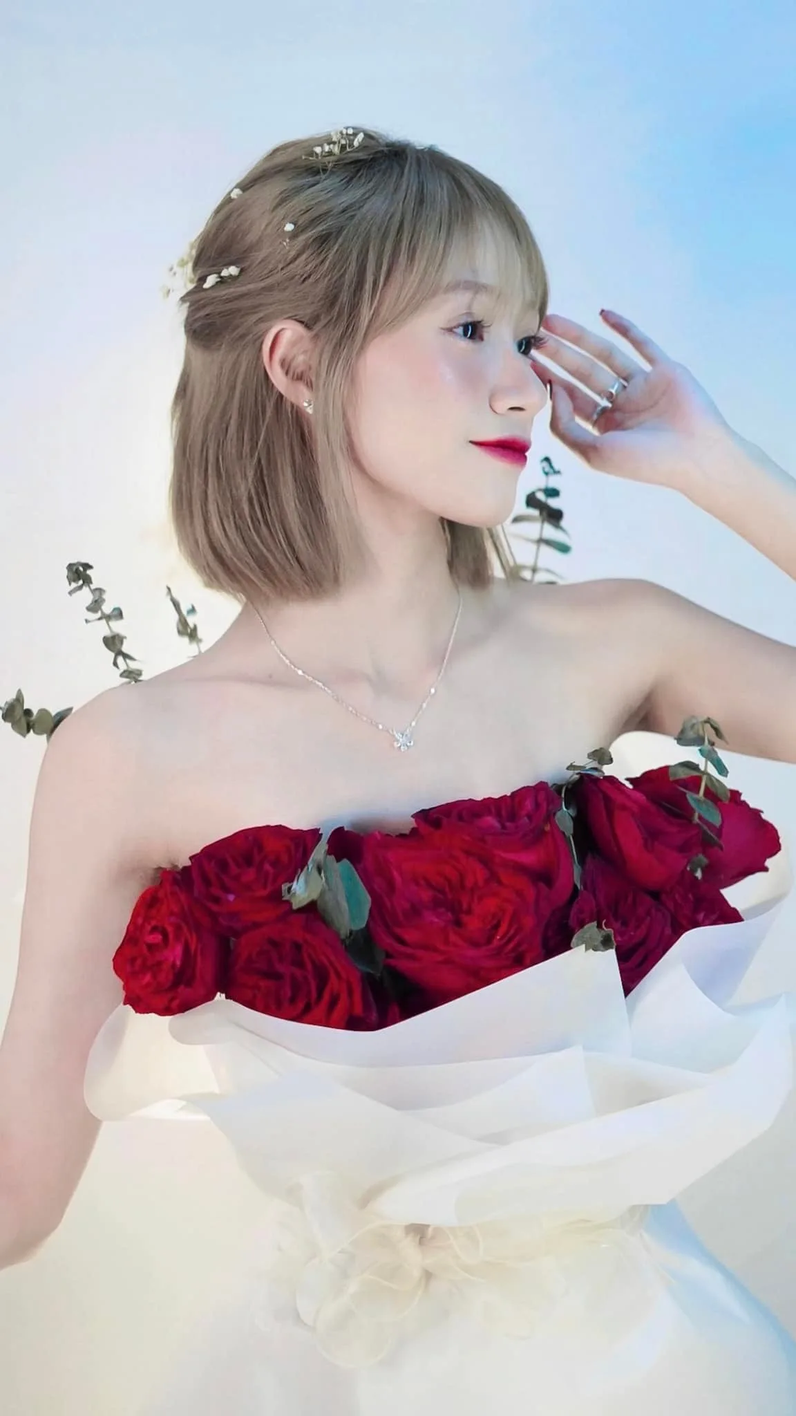 Hot girl Hoa Hanassi trong áo dài truyền thống. Hot girl Hoa Hanassi trong áo dài truyền thống.