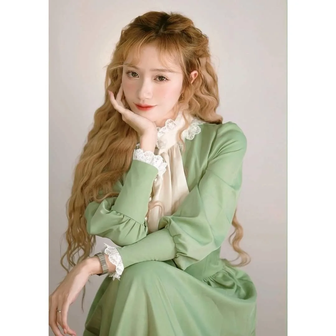 Hot girl Hoa Hanassi thể hiện biểu cảm đặc sắc. Hot girl Hoa Hanassi thể hiện biểu cảm đặc sắc.