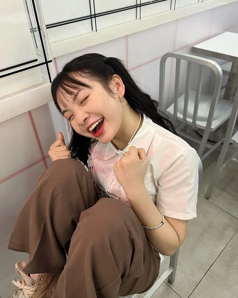 Thần thái của N.ZaHan luôn gây ấn tượng đặc biệt. Thần thái của N.ZaHan luôn gây ấn tượng đặc biệt.