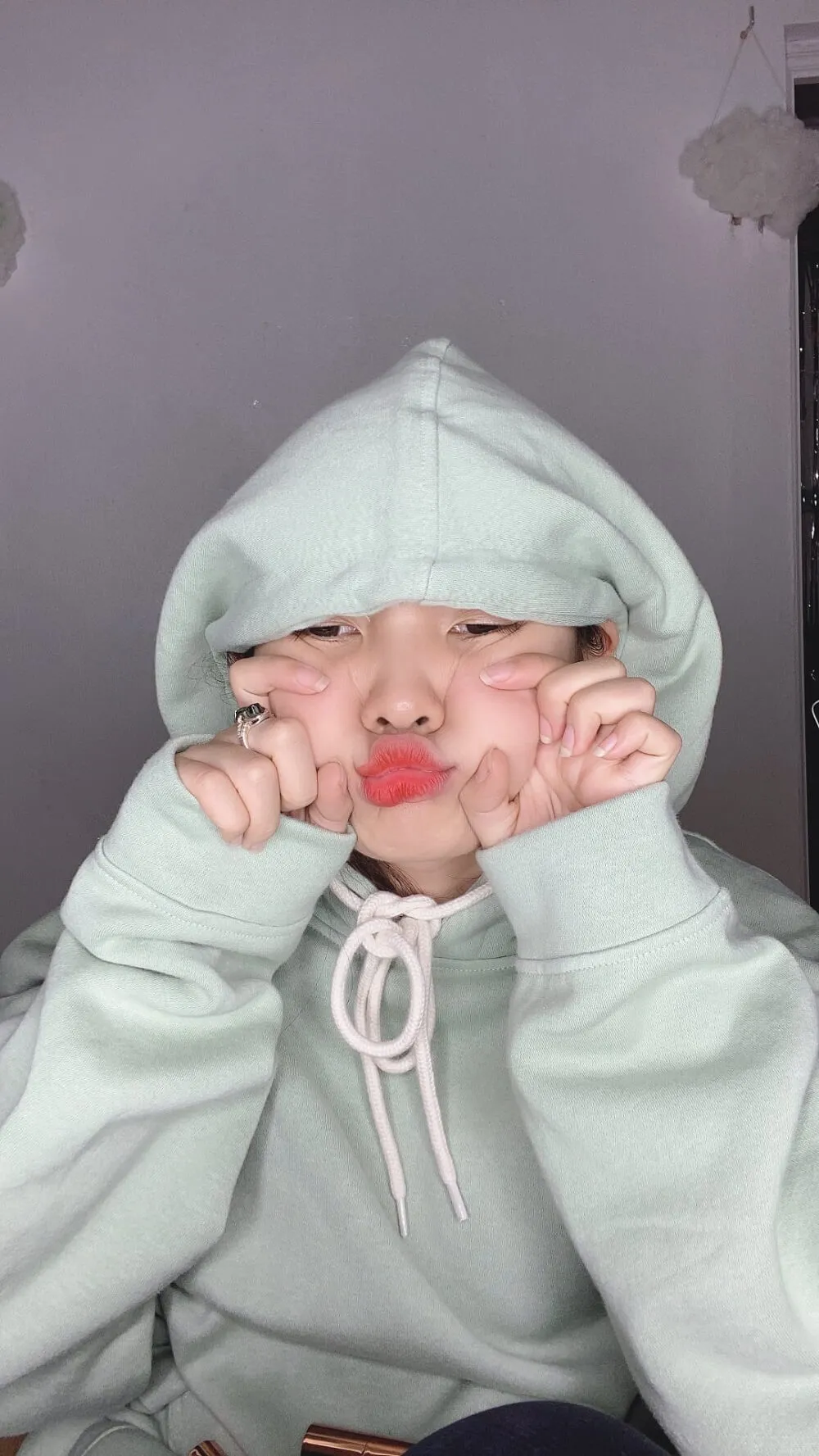 Hot girl N.ZaHan sở hữu phong cách cá tính và thanh lịch. Hot girl N.ZaHan sở hữu phong cách cá tính và thanh lịch.