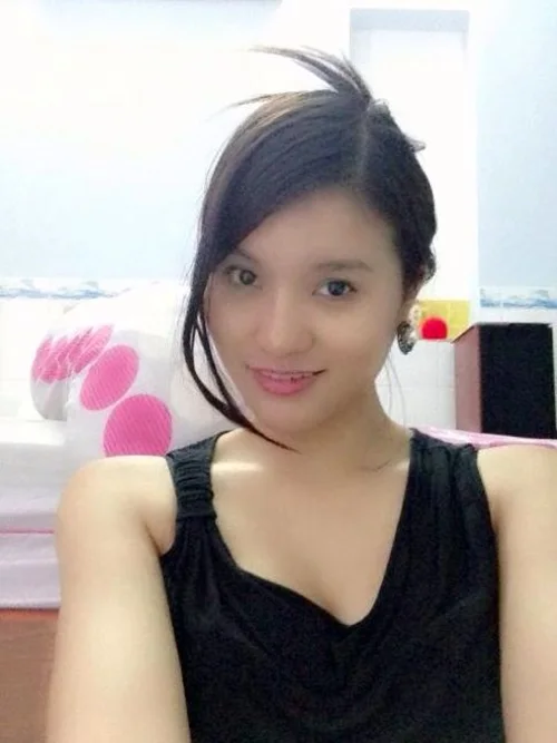 Khung cảnh bình dị với hình ảnh gái quê xinh rạng ngời Khung cảnh bình dị với hình ảnh gái quê xinh rạng ngời