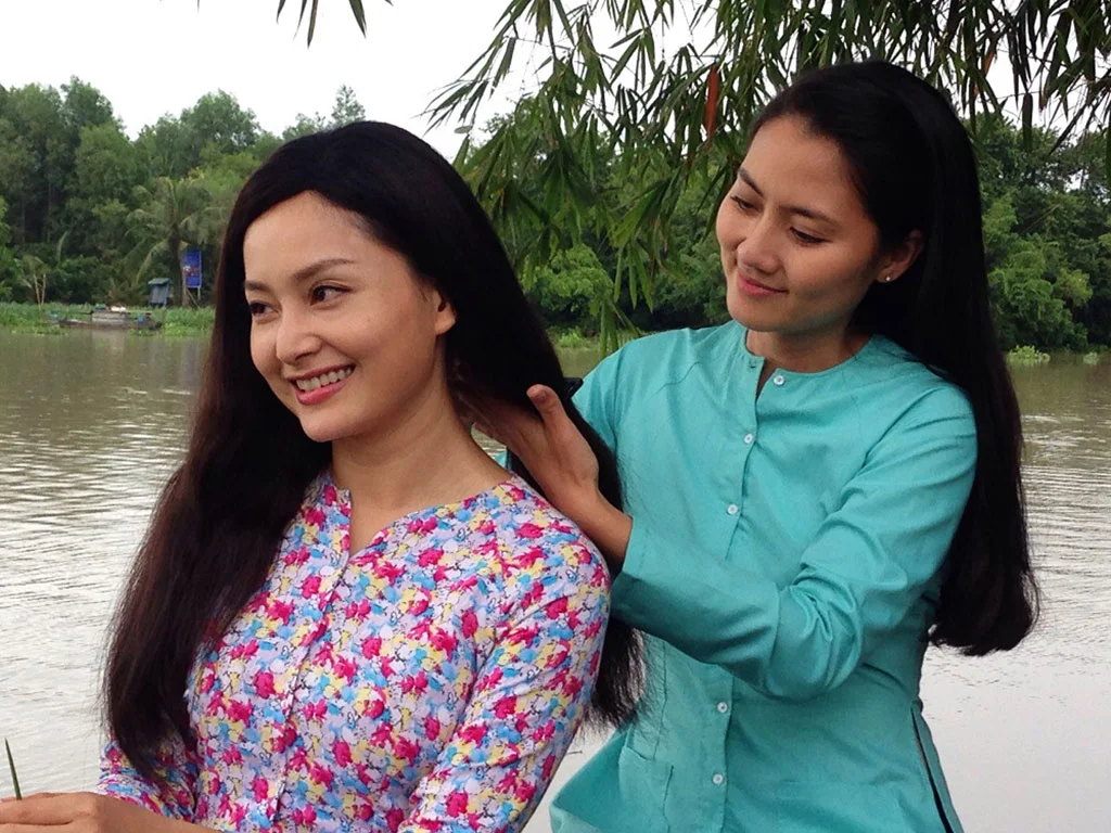 Gái quê đẹp nổi bật với trang phục truyền thống, mộc mạc Gái quê đẹp nổi bật với trang phục truyền thống, mộc mạc