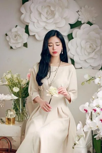 Gái xinh chụp dáng sau lưng, một kiểu chụp đầy nghệ thuật và cá tính! Gái xinh chụp dáng sau lưng, một kiểu chụp đầy nghệ thuật và cá tính!