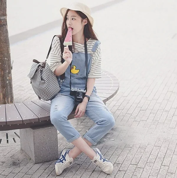 Chụp dáng sau lưng của gái xinh, lưu giữ khoảnh khắc đẹp tự nhiên. Chụp dáng sau lưng của gái xinh, lưu giữ khoảnh khắc đẹp tự nhiên.