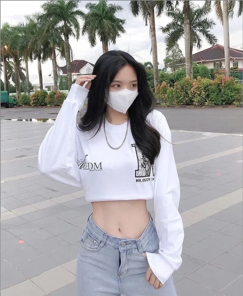 Tạo dáng chụp ảnh che mặt độc đáo, giúp ảnh gái xinh thêm phần huyền bí. Tạo dáng chụp ảnh che mặt độc đáo, giúp ảnh gái xinh thêm phần huyền bí.
