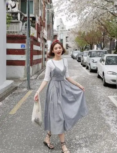 Kiểu chụp ảnh trước gương, tôn lên nét đẹp tinh tế và hiện đại của gái xinh. Kiểu chụp ảnh trước gương, tôn lên nét đẹp tinh tế và hiện đại của gái xinh.