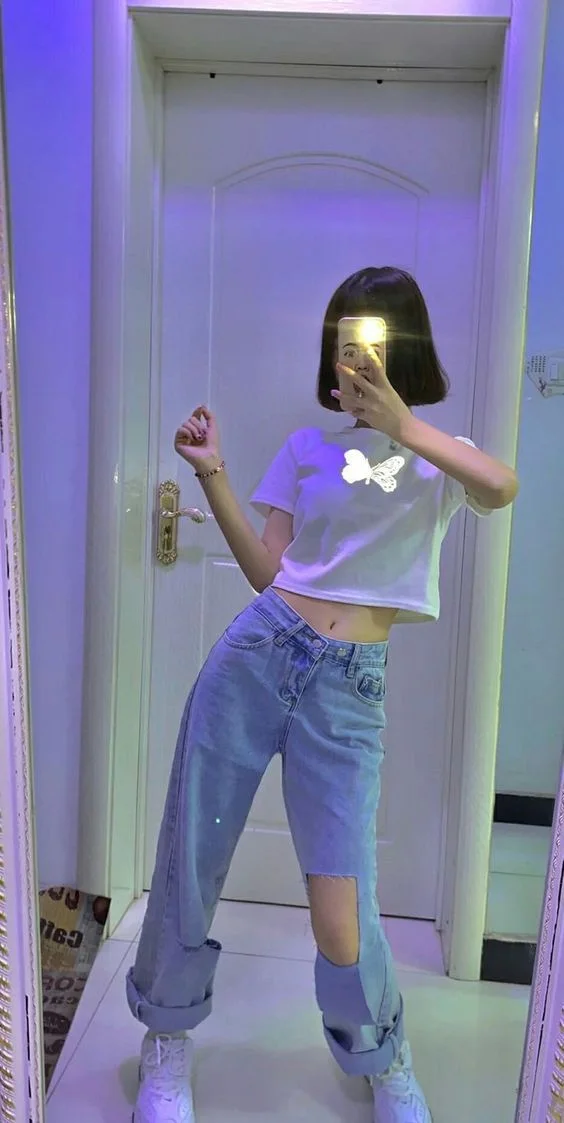 Chất lượng tuyệt vời trong ảnh gái xinh chụp trước gương. Chất lượng tuyệt vời trong ảnh gái xinh chụp trước gương.