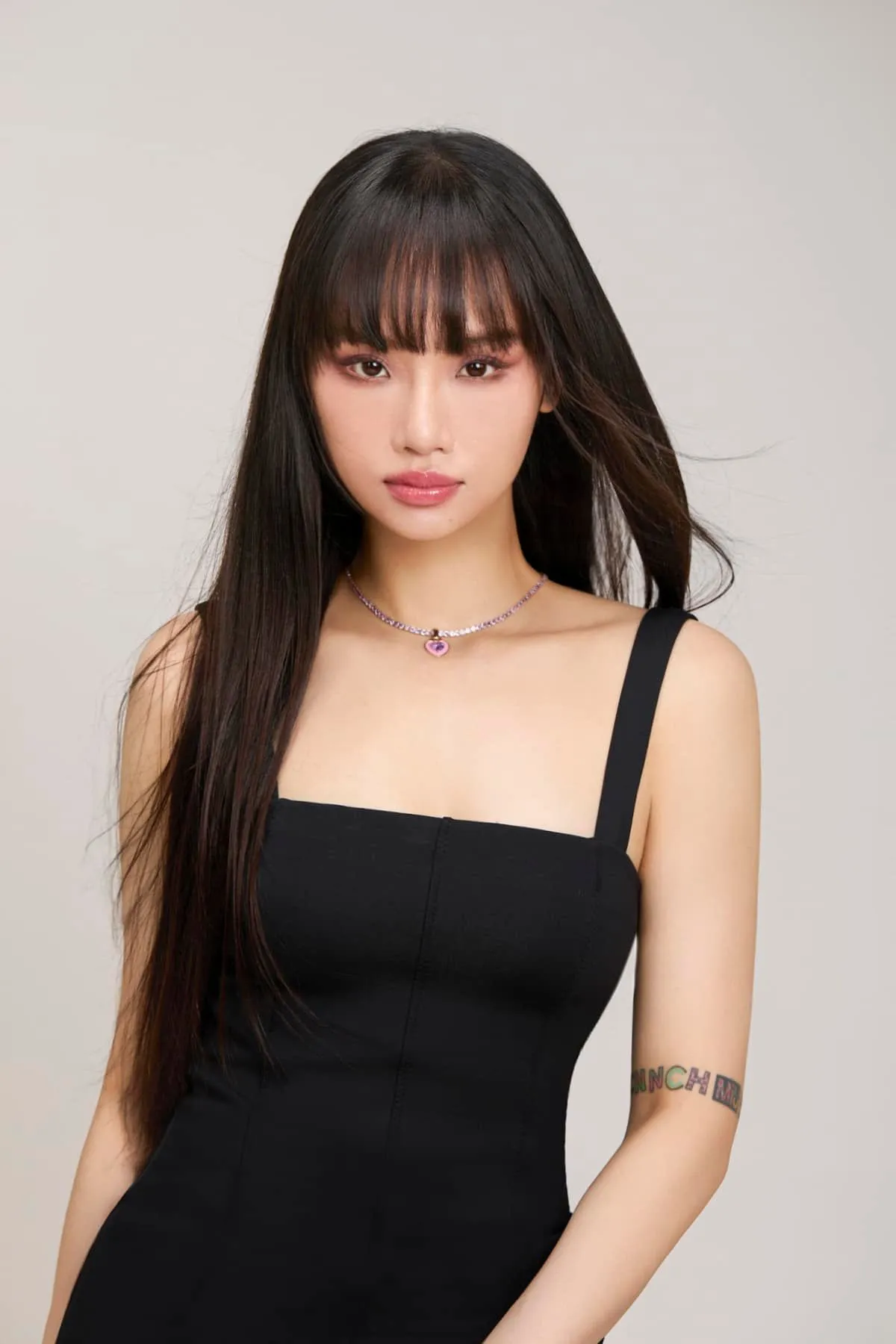 Miu Lê khiến ánh mắt ai cũng phải dõi theo với phong cách cá tính. Miu Lê khiến ánh mắt ai cũng phải dõi theo với phong cách cá tính.