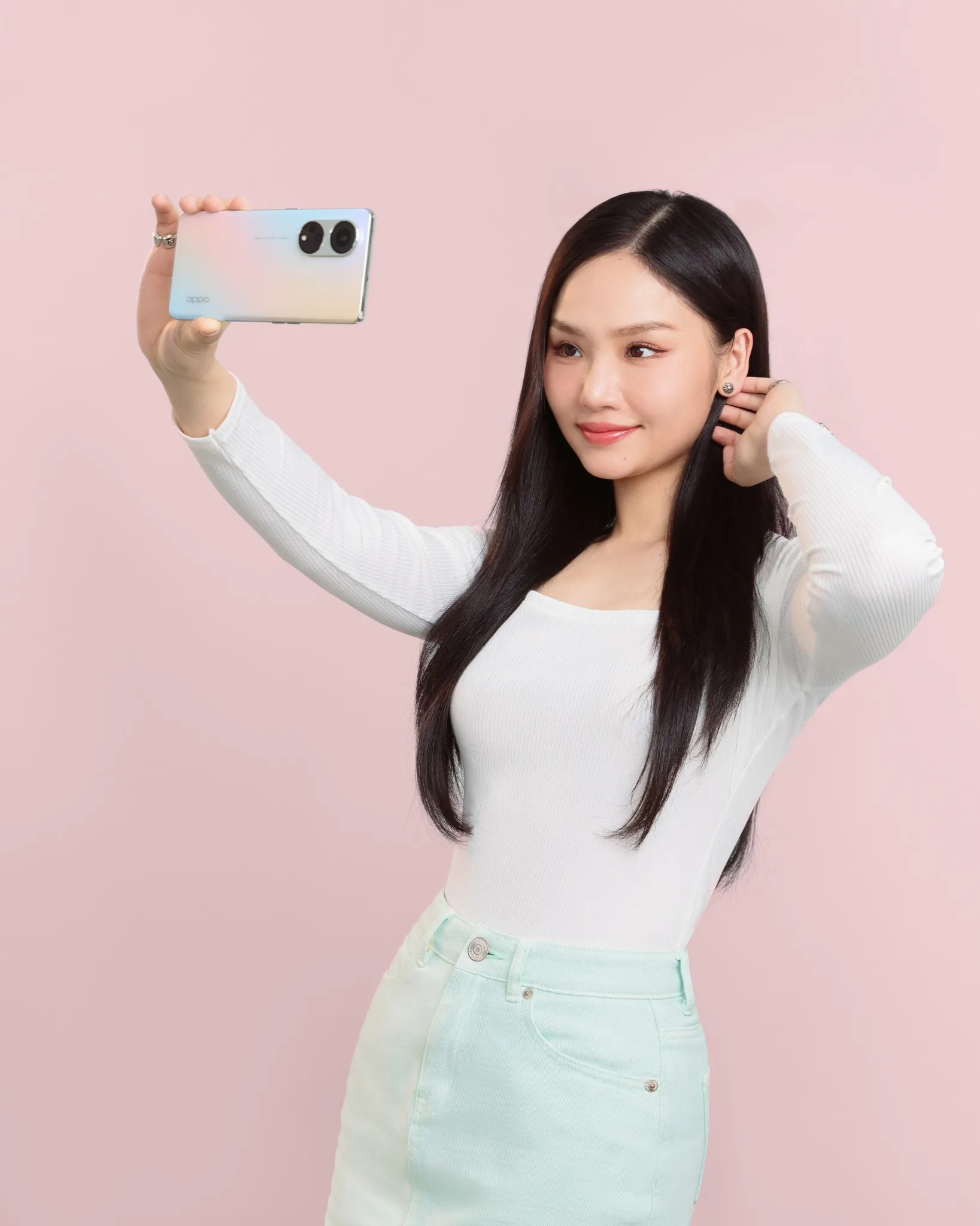 Miu Lê không chỉ là ca sĩ mà còn là biểu tượng thời trang của giới trẻ. Miu Lê không chỉ là ca sĩ mà còn là biểu tượng thời trang của giới trẻ.