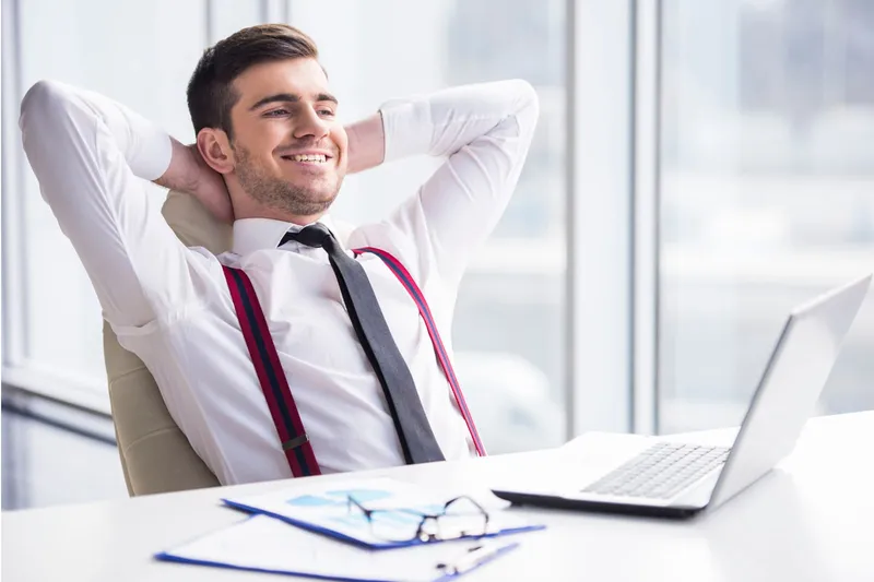 Trai văn phòng lịch lãm từ vest đến nụ cười Trai văn phòng lịch lãm từ vest đến nụ cười