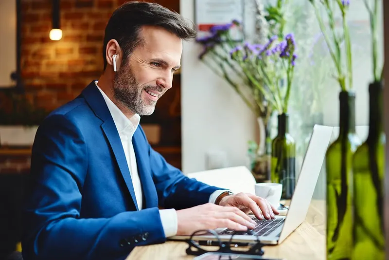 Trai văn phòng hiện đại thần thái công việc Trai văn phòng hiện đại thần thái công việc