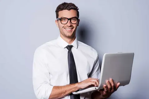 Trai văn phòng thân thiện luôn sẵn sàng hỗ trợ Trai văn phòng thân thiện luôn sẵn sàng hỗ trợ