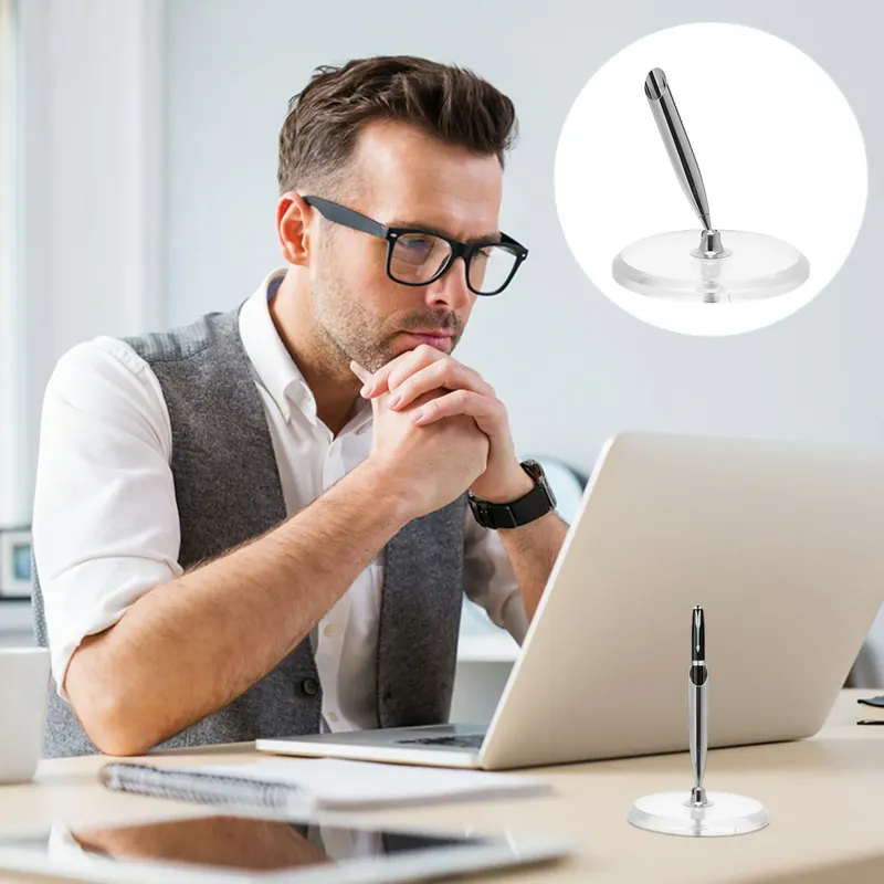 Trai văn phòng năng động vui vẻ sôi nổi Trai văn phòng năng động vui vẻ sôi nổi