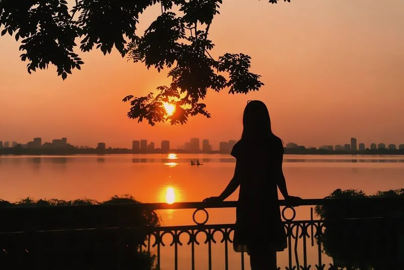 Tỏa sáng hồ sơ với avatar FB nữ thanh lịch và cuốn hút. Tỏa sáng hồ sơ với avatar FB nữ thanh lịch và cuốn hút.