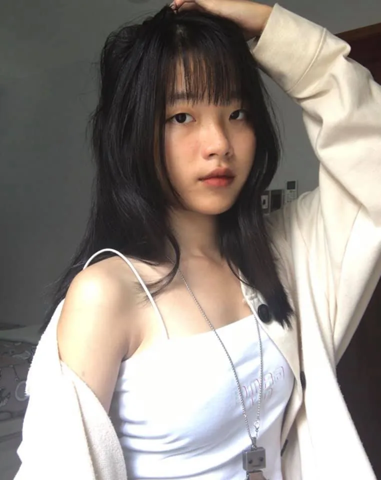 Ảnh gái 19 tuổi trong khung cảnh cổ điển đầy nghệ thuật Ảnh gái 19 tuổi trong khung cảnh cổ điển đầy nghệ thuật