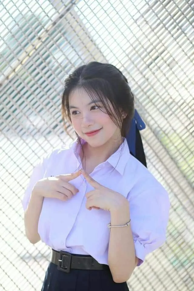 Ảnh gái 19 tuổi chụp cùng khung cảnh mùa thu thơ mộng Ảnh gái 19 tuổi chụp cùng khung cảnh mùa thu thơ mộng
