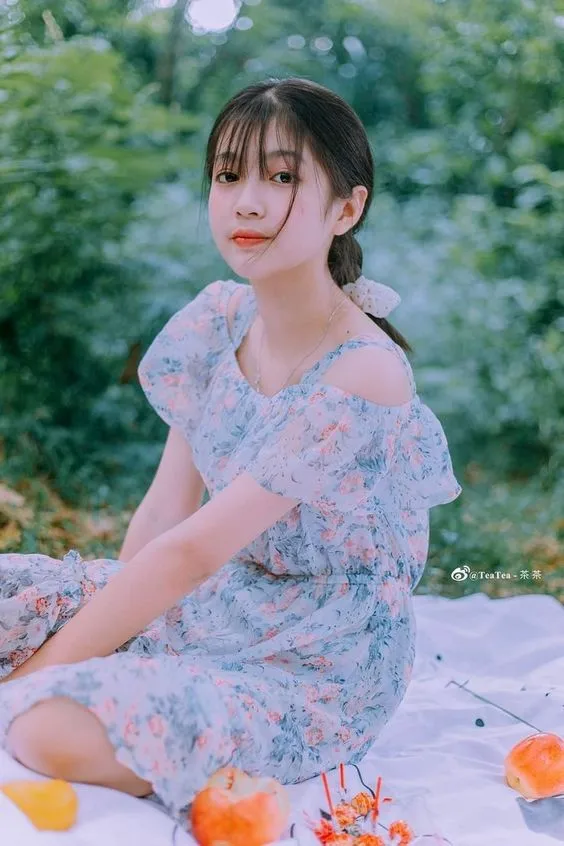 Ảnh gái xinh 19 tuổi diện đồ phong cách vintage, đầy cá tính Ảnh gái xinh 19 tuổi diện đồ phong cách vintage, đầy cá tính