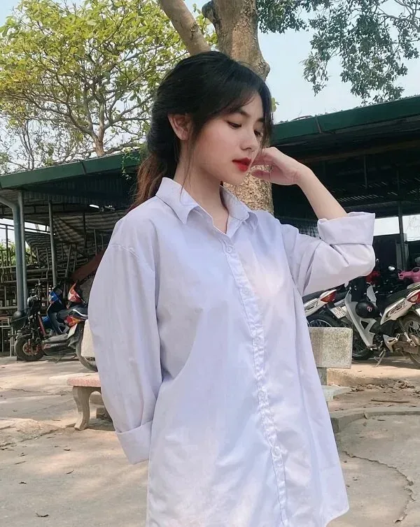 Gái 2003 khoe vẻ đẹp trong bộ đồ dạo phố năng động Gái 2003 khoe vẻ đẹp trong bộ đồ dạo phố năng động