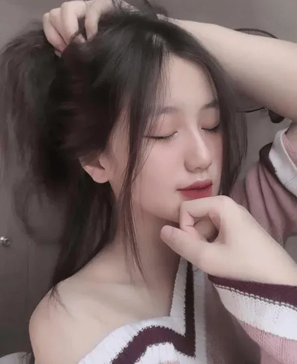 Gái 2003 chụp ảnh với phong cách thể thao năng động Gái 2003 chụp ảnh với phong cách thể thao năng động